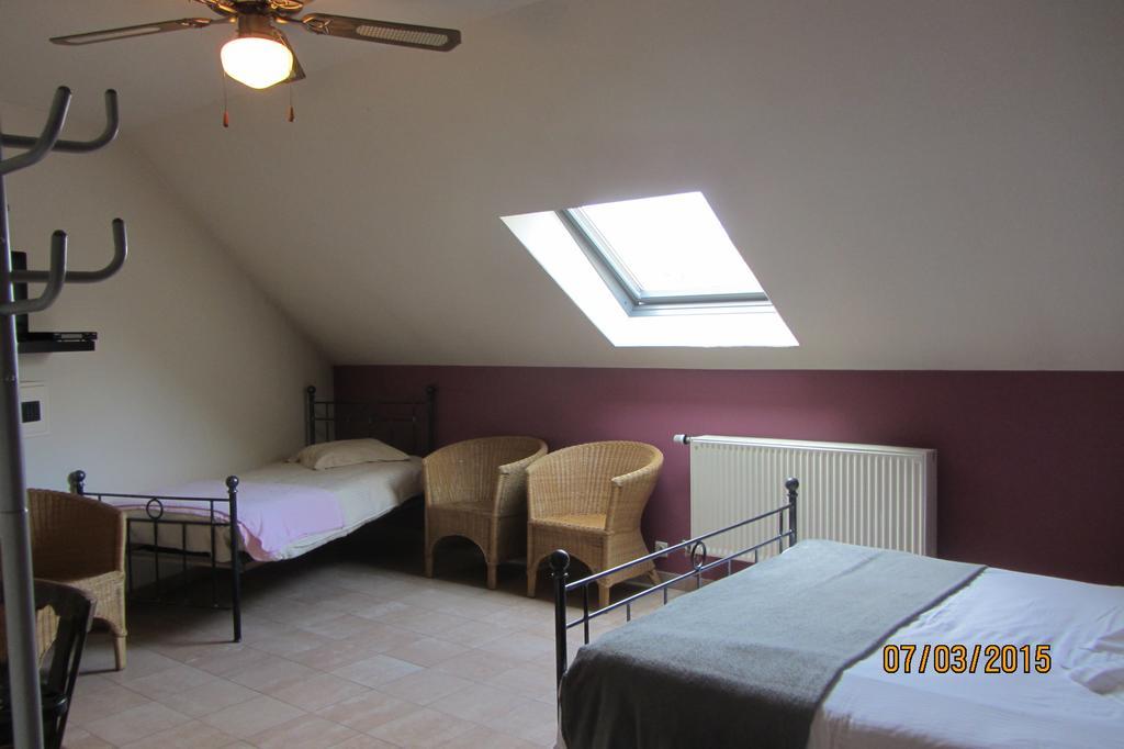 Auberge De La Lesse Celles  Стая снимка