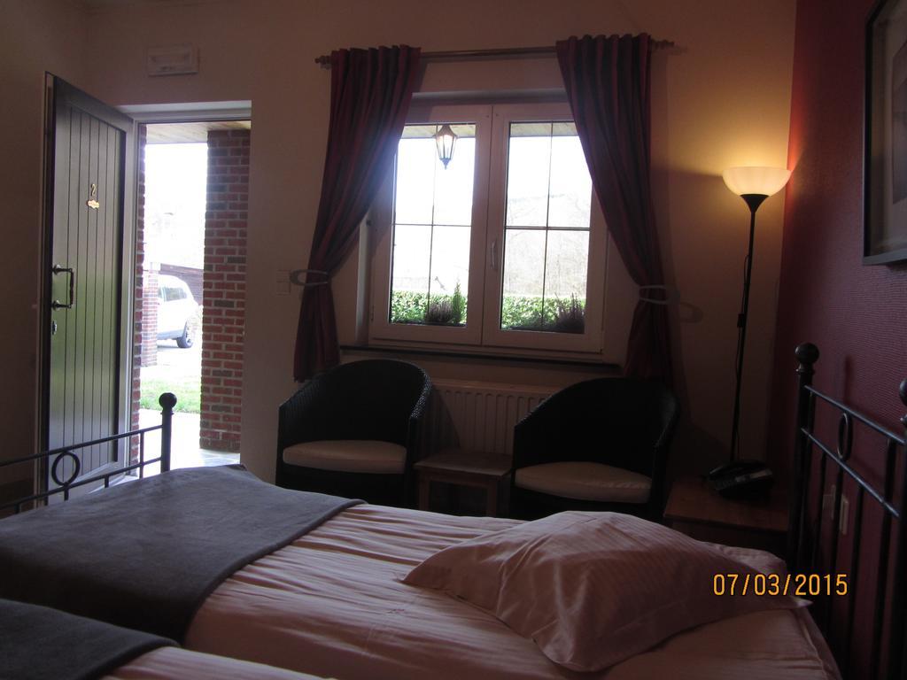 Auberge De La Lesse Celles  Стая снимка