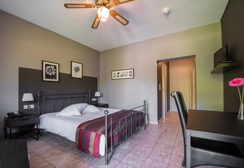 Auberge De La Lesse Celles  Екстериор снимка