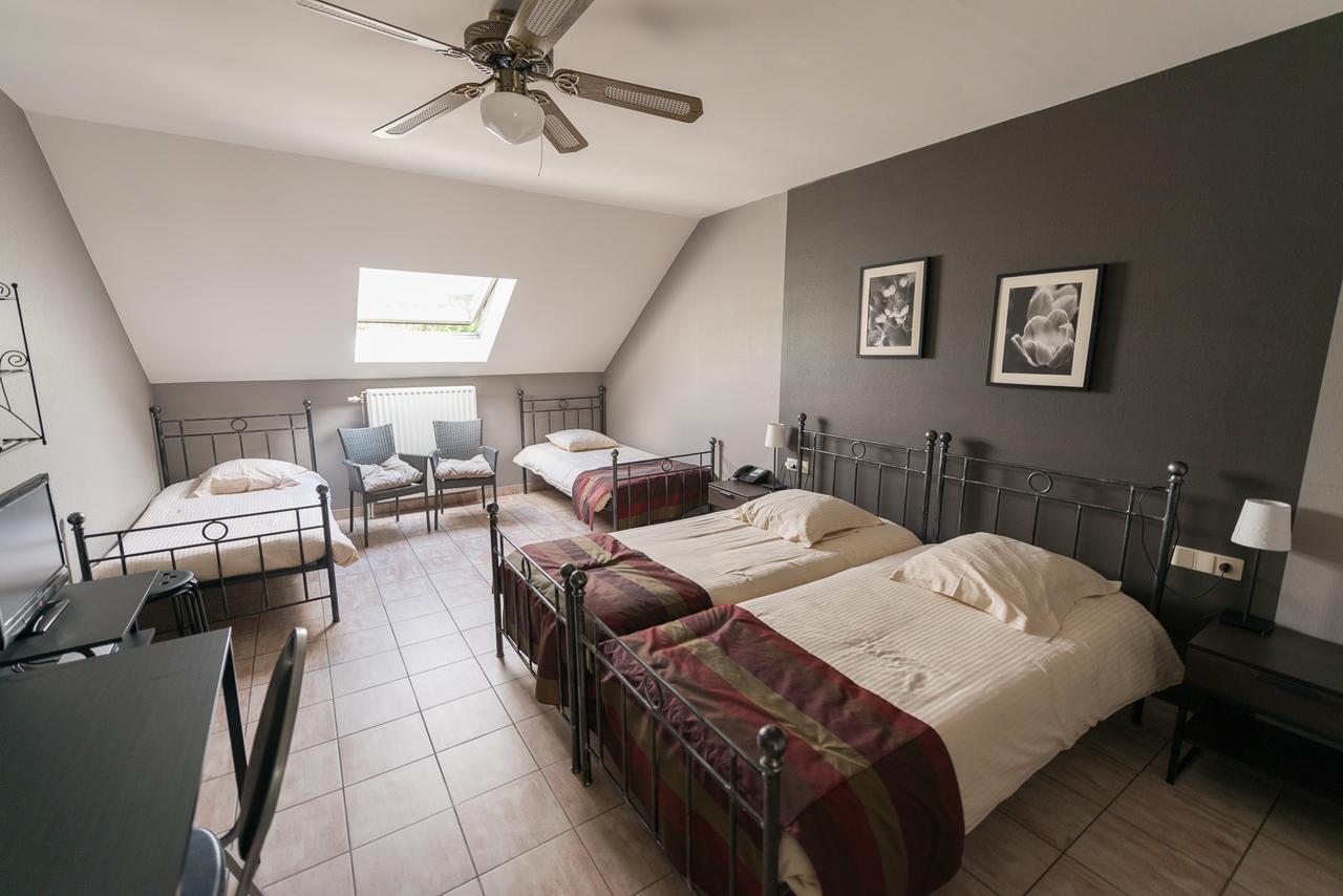 Auberge De La Lesse Celles  Екстериор снимка