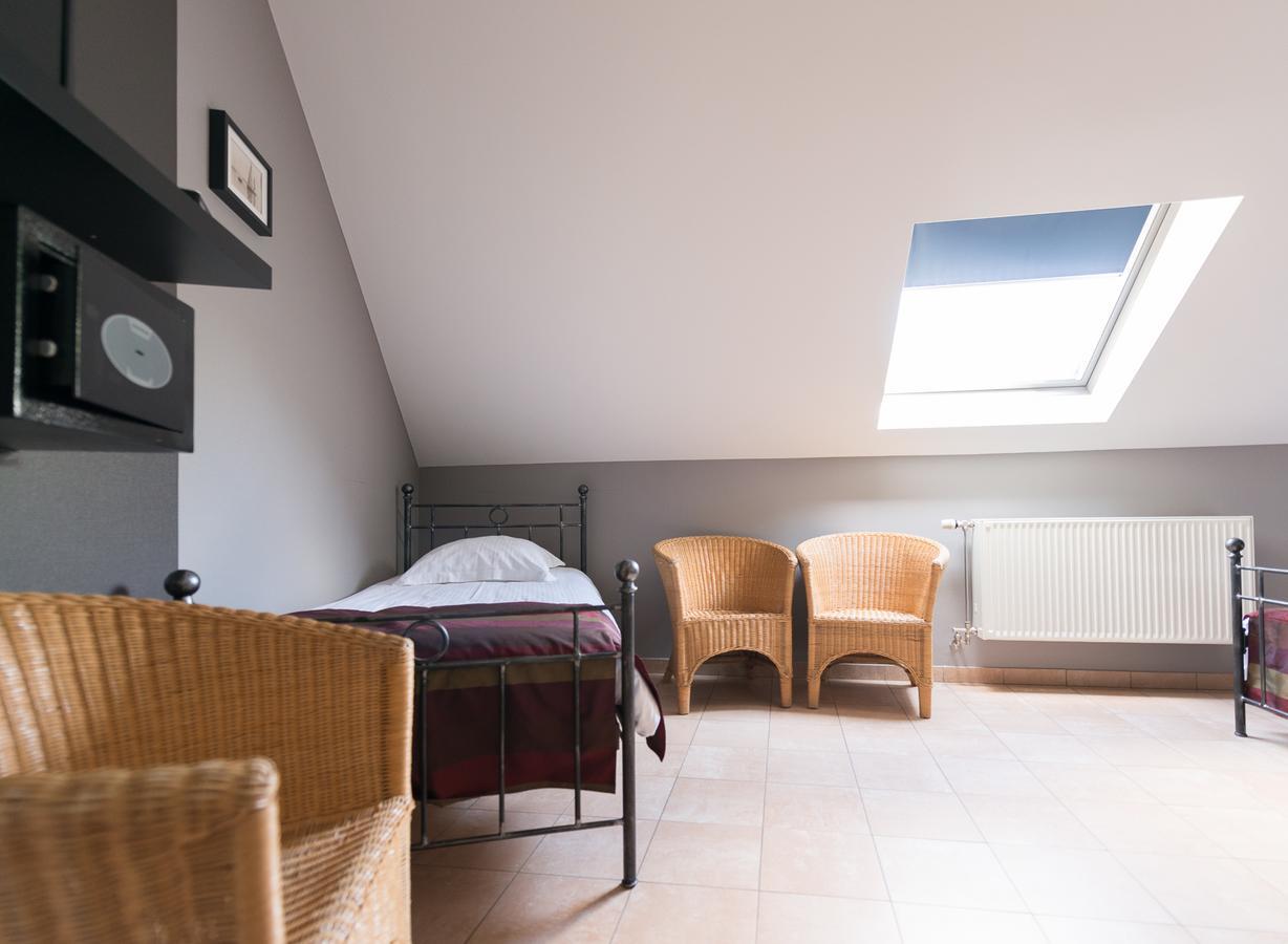 Auberge De La Lesse Celles  Екстериор снимка