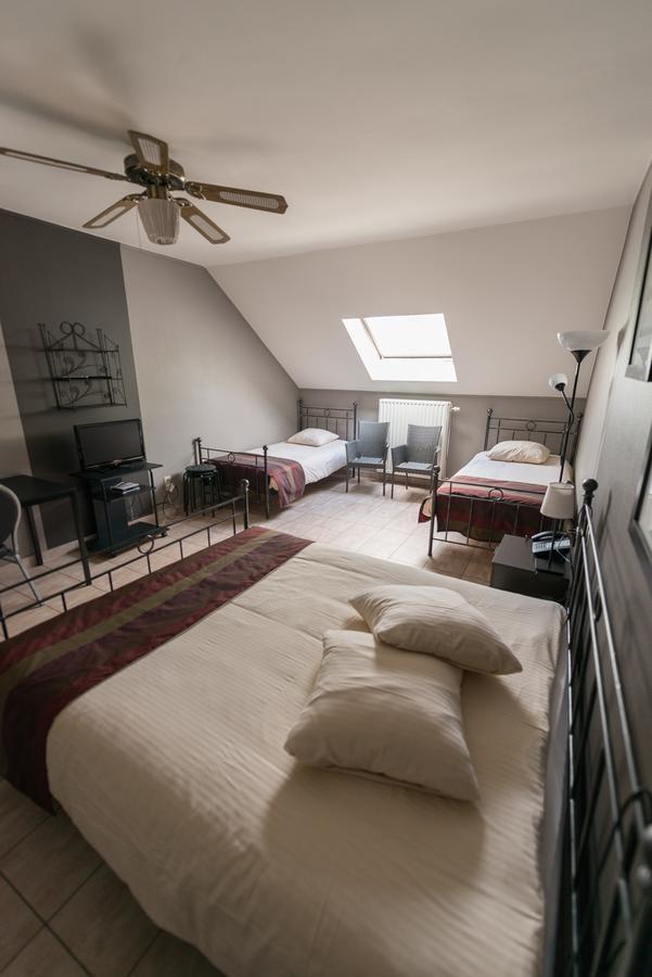 Auberge De La Lesse Celles  Екстериор снимка