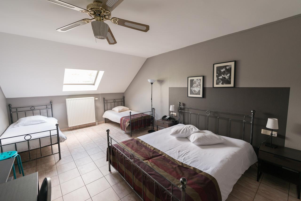 Auberge De La Lesse Celles  Екстериор снимка