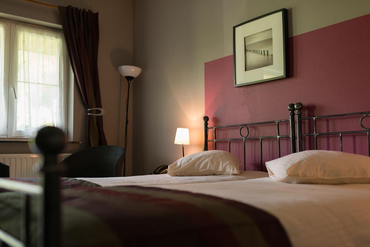 Auberge De La Lesse Celles  Екстериор снимка