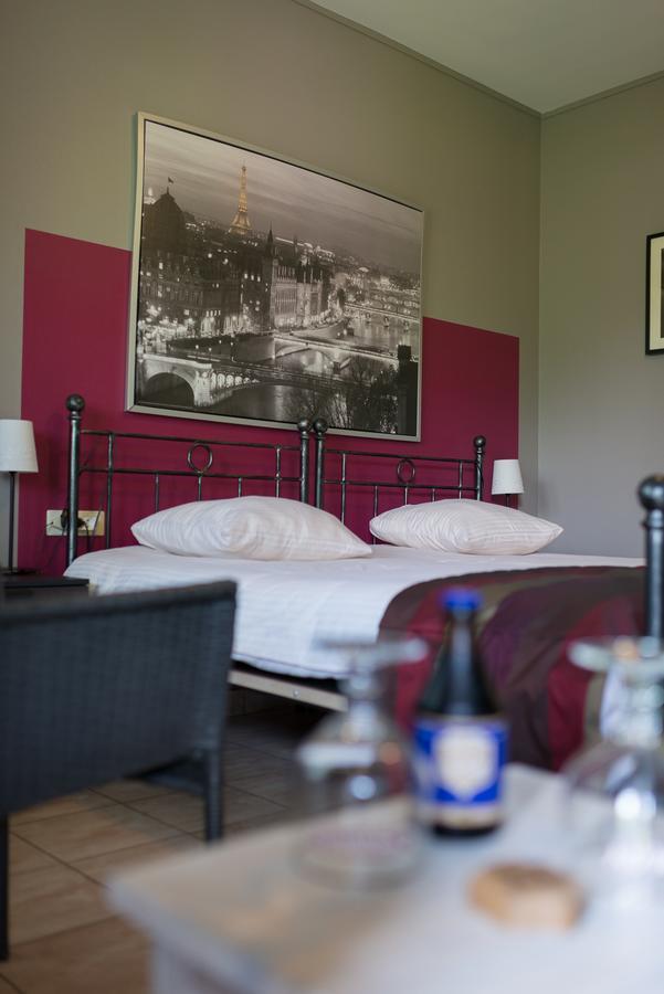 Auberge De La Lesse Celles  Екстериор снимка